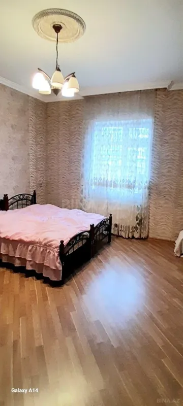 Satılır 8 otaqlı həyət evi 288 m²