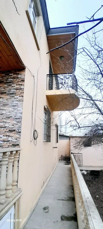 Satılır 8 otaqlı həyət evi 288 m²