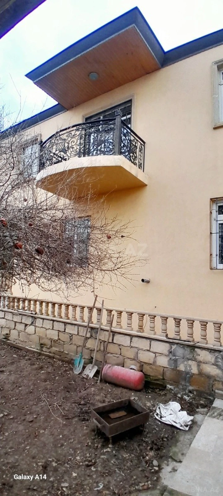 Satılır 8 otaqlı həyət evi 288 m²