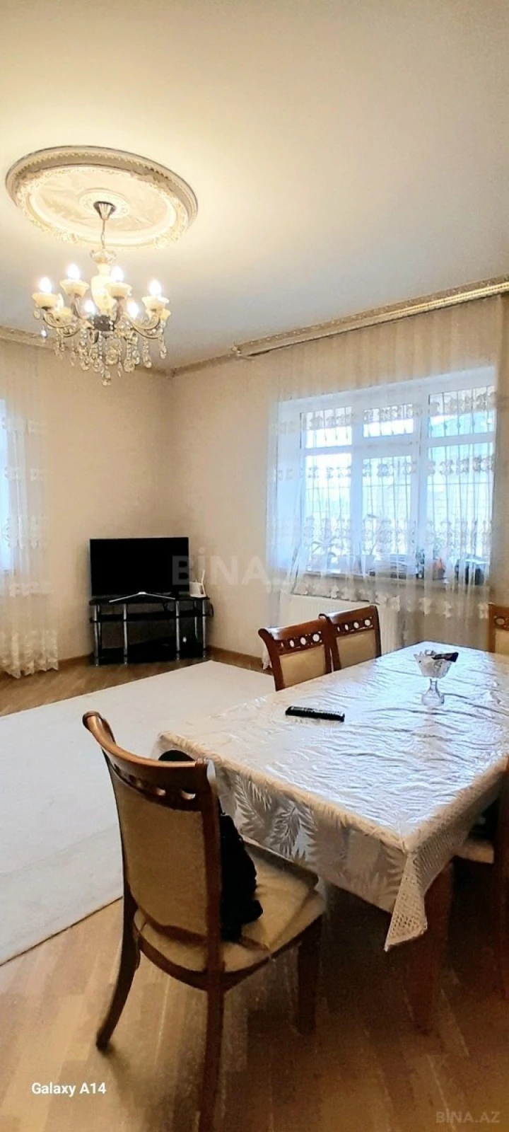 Satılır 8 otaqlı həyət evi 288 m²