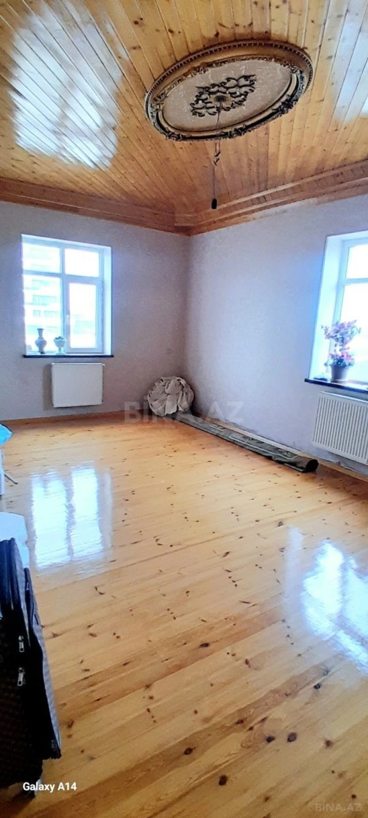 Satılır 8 otaqlı həyət evi 288 m²