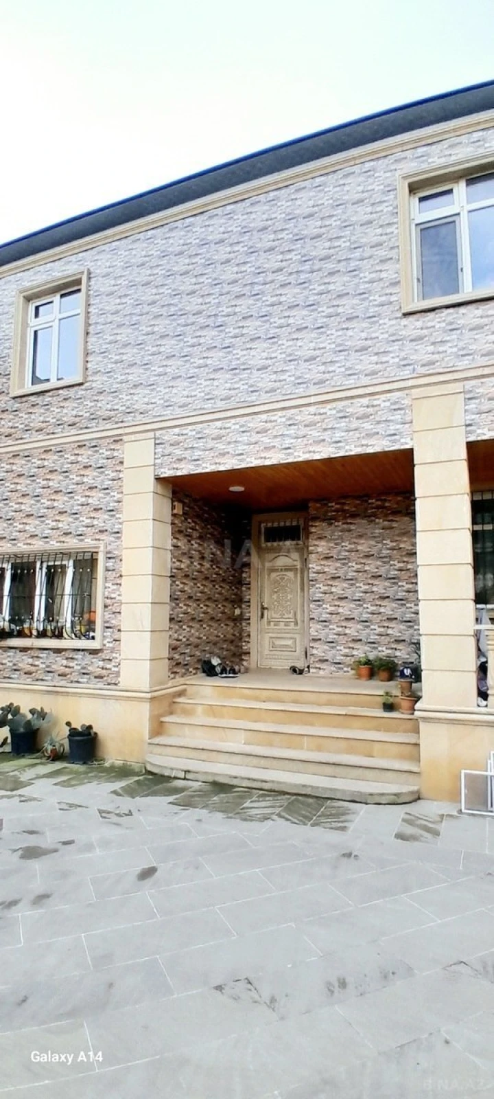 Satılır 8 otaqlı həyət evi 288 m²