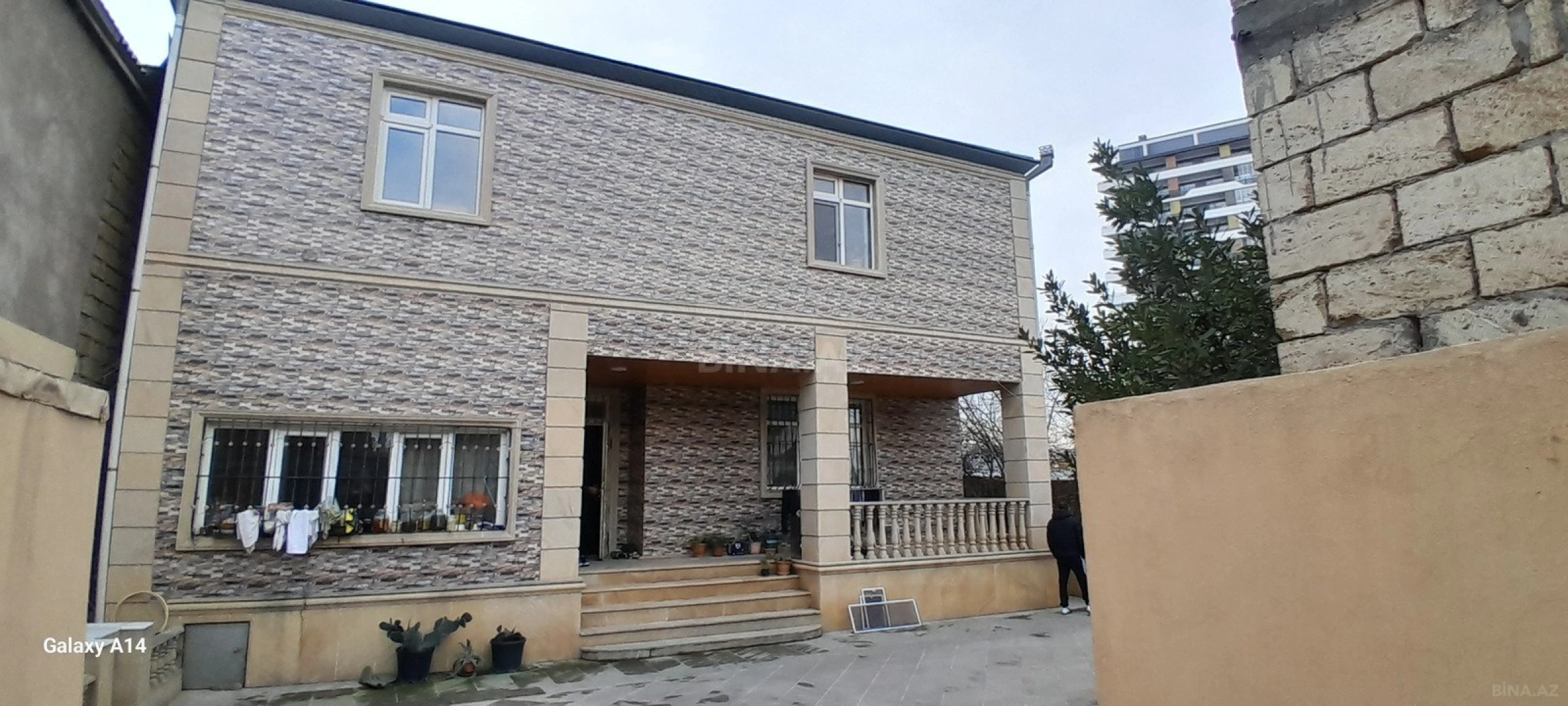 Satılır 8 otaqlı həyət evi 288 m²