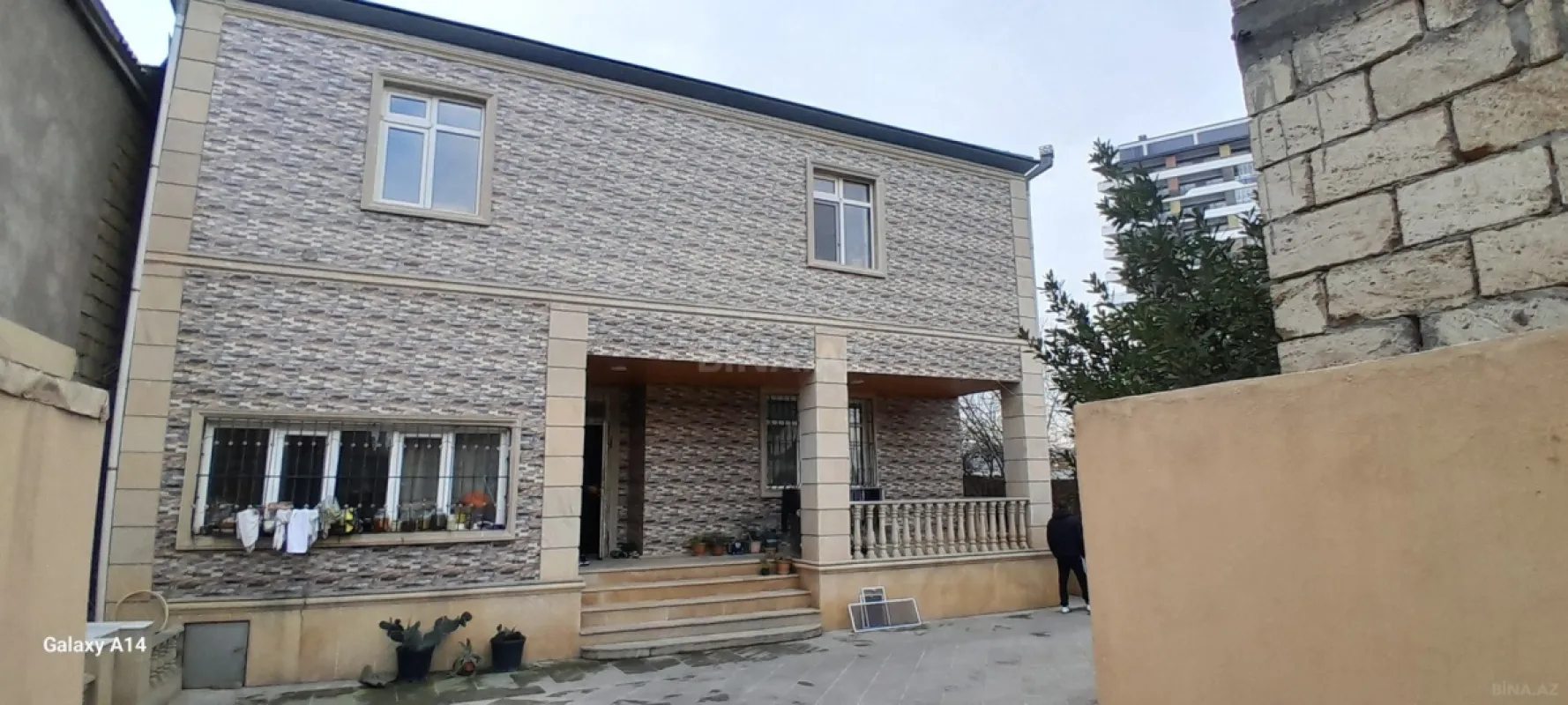 Satılır 8 otaqlı həyət evi 288 m²