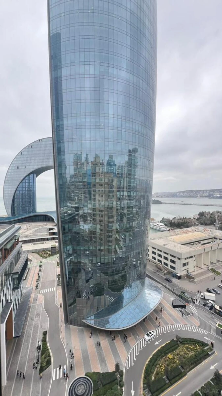 Satılır 2 otaqlı mənzil 128 m²