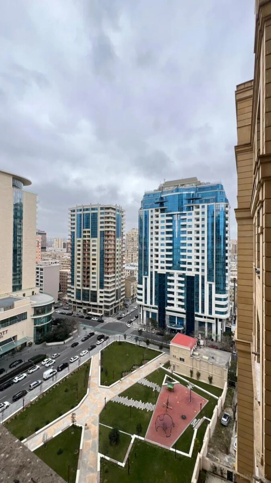Satılır 2 otaqlı mənzil 128 m²