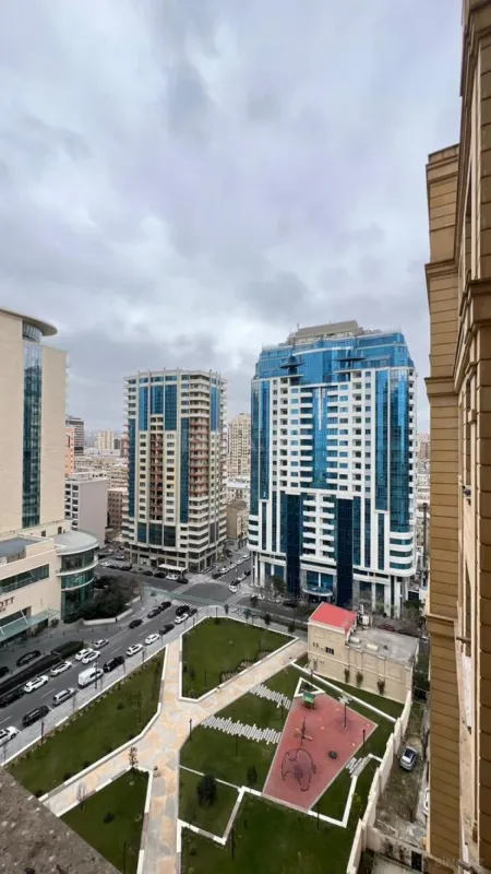 Satılır 2 otaqlı mənzil 128 m²