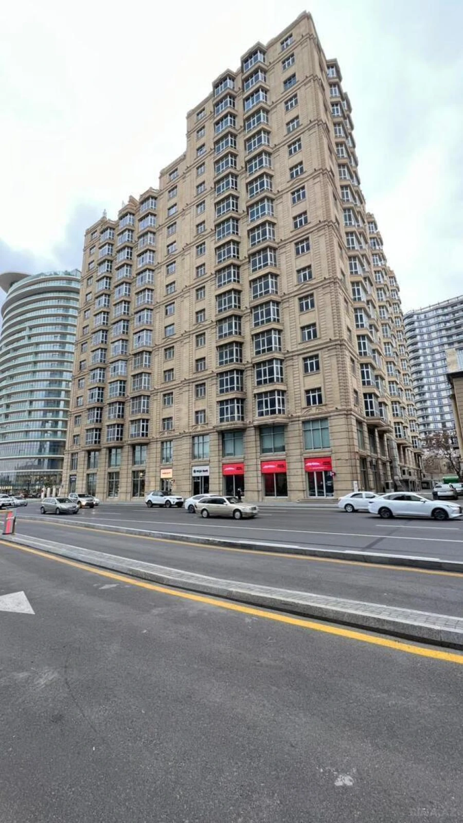 Satılır 2 otaqlı mənzil 128 m²