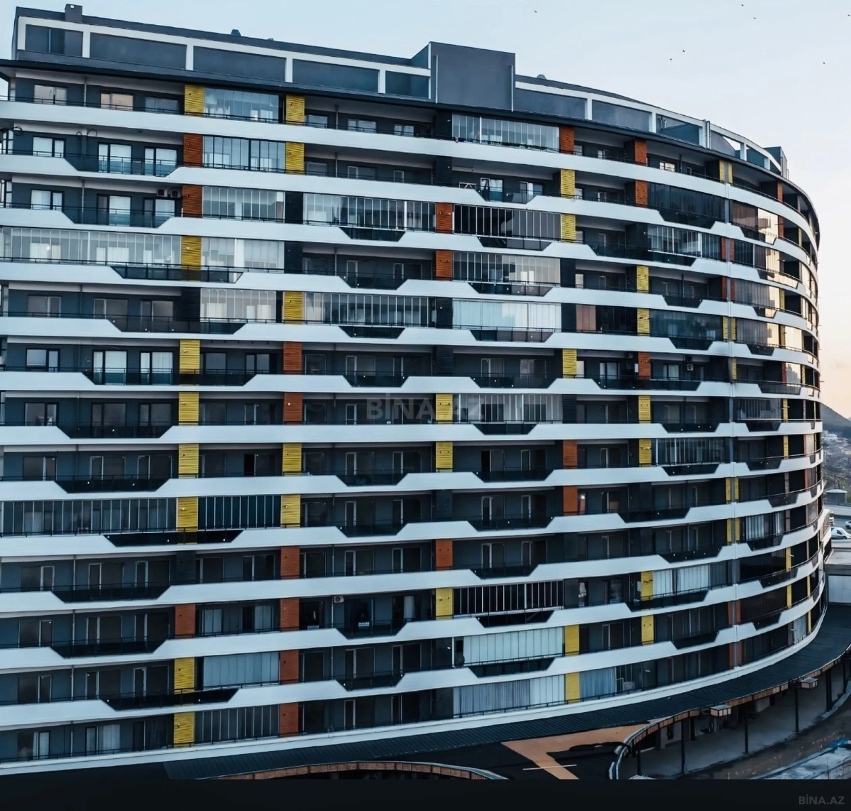 Satılır 3 otaqlı mənzil 111 m²