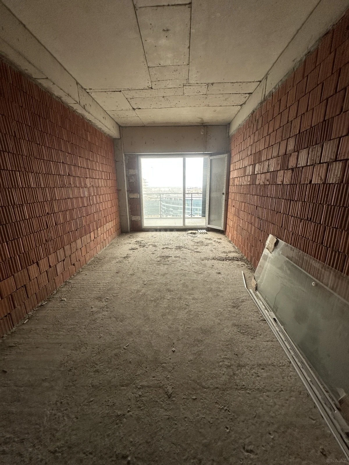 Satılır 3 otaqlı mənzil 111 m²