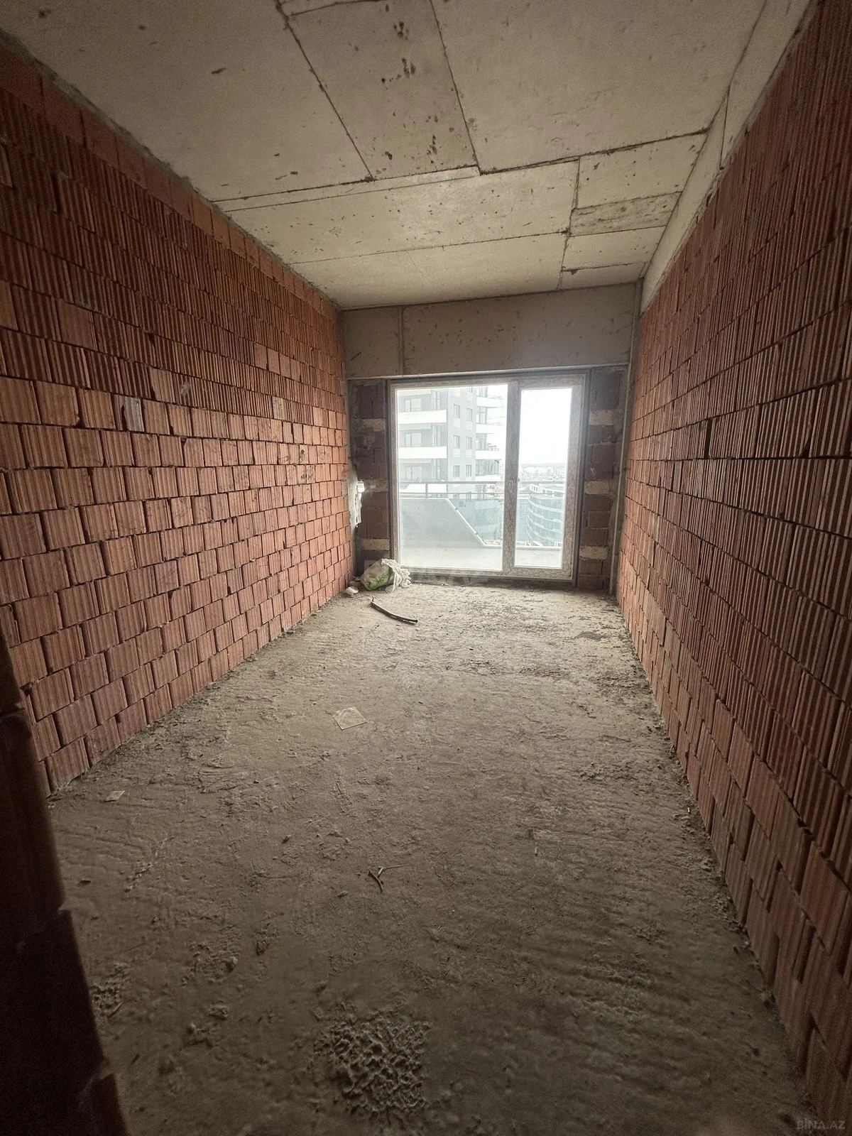 Satılır 3 otaqlı mənzil 111 m²