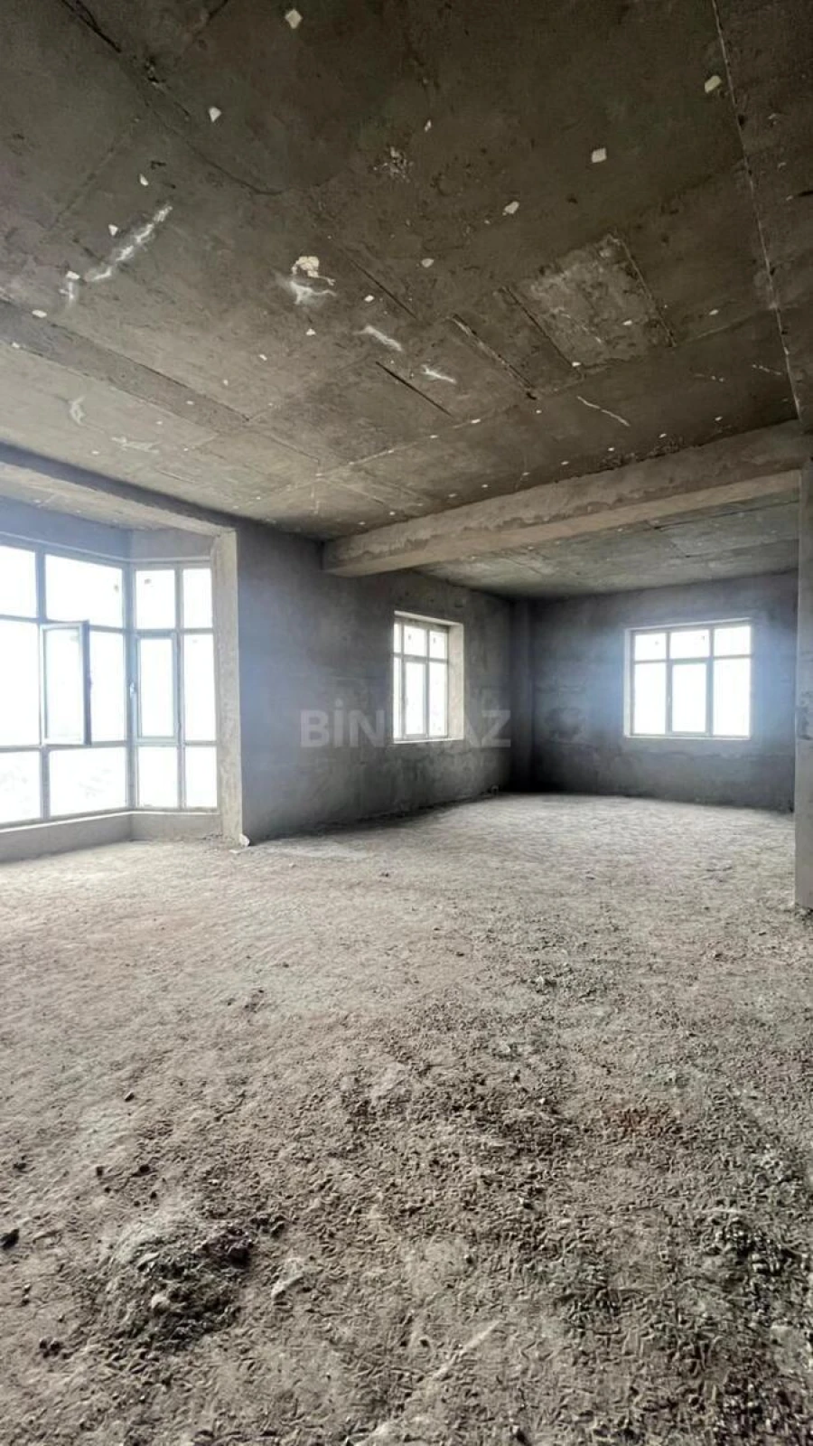 Satılır 3 otaqlı mənzil 153 m²