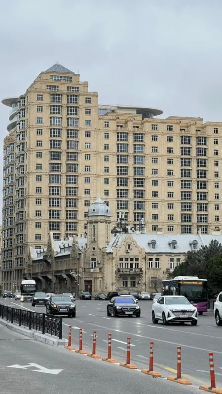 Satılır 3 otaqlı mənzil 153 m²