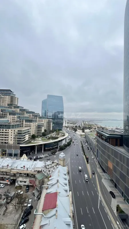 Satılır 3 otaqlı mənzil 153 m²