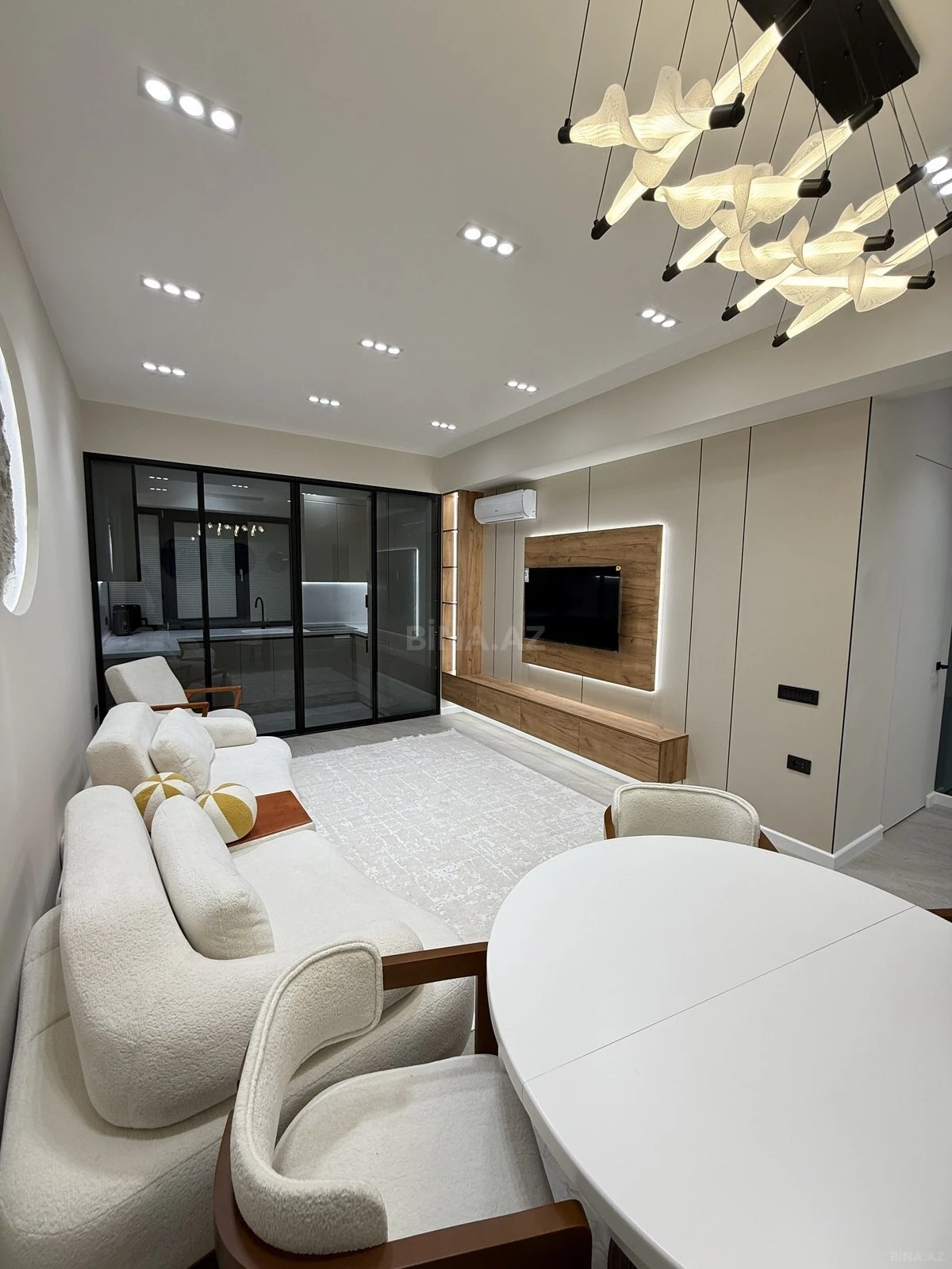 Kirayə verilir 2 otaqlı mənzil 70 m²