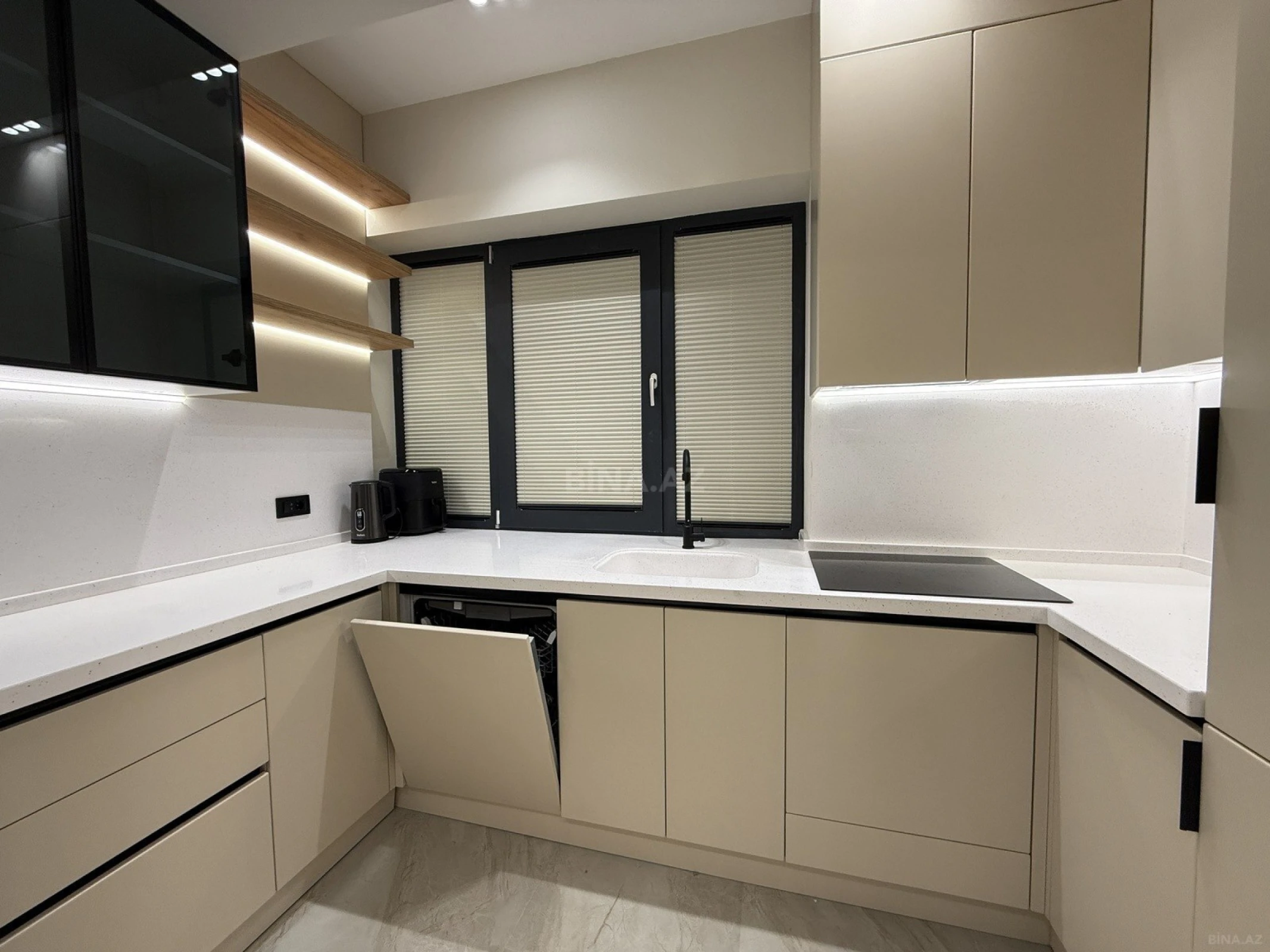 Kirayə verilir 2 otaqlı mənzil 70 m²