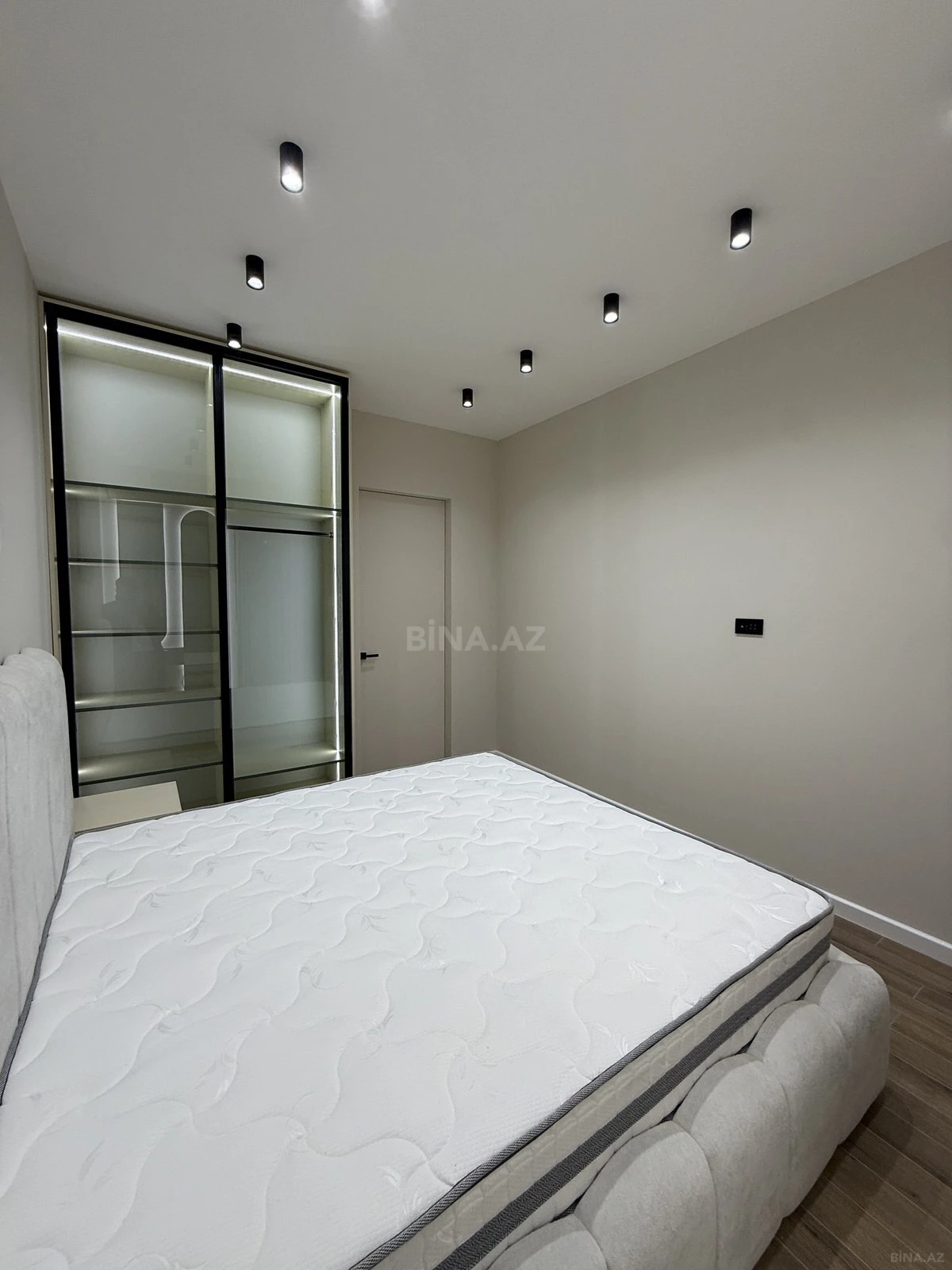 Kirayə verilir 2 otaqlı mənzil 70 m²