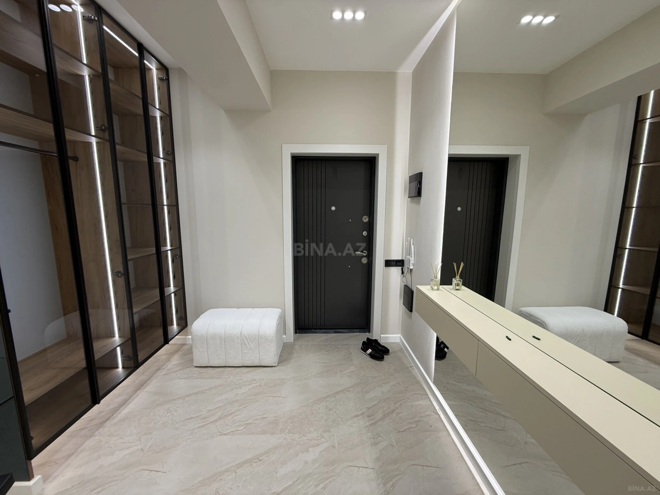 Kirayə verilir 2 otaqlı mənzil 70 m²