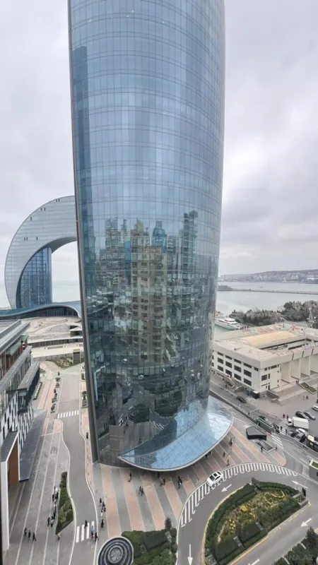 Satılır 4 otaqlı mənzil 202 m²