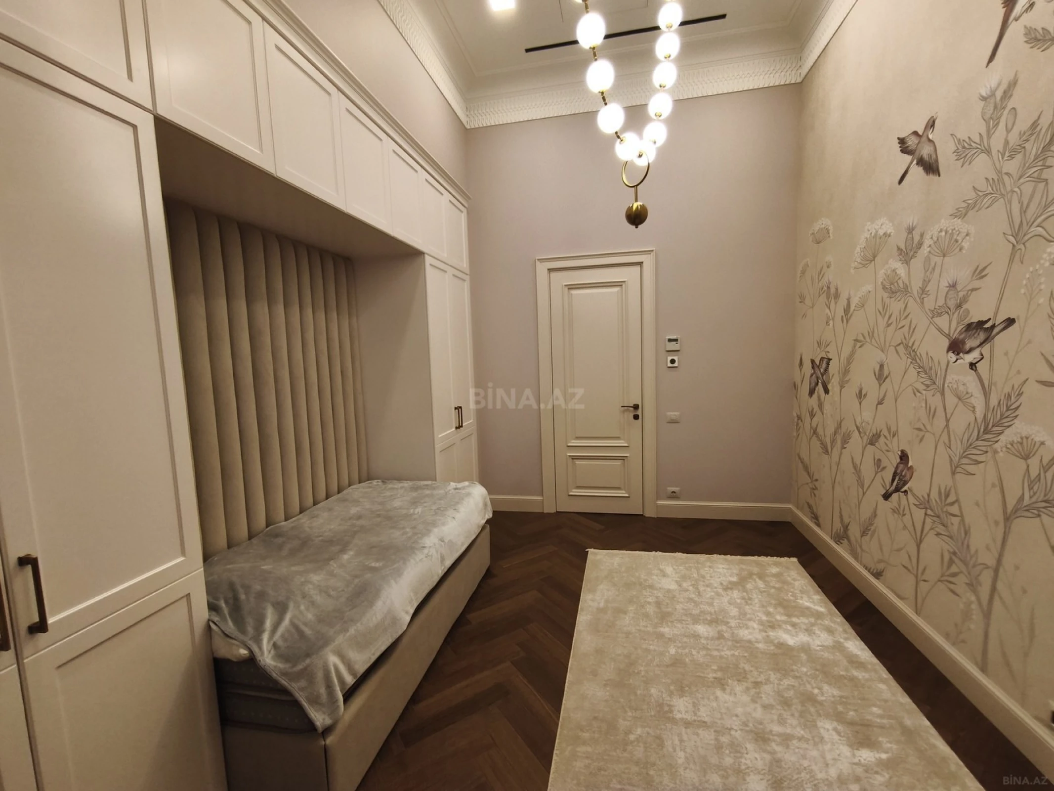 Satılır 4 otaqlı mənzil 150 m²
