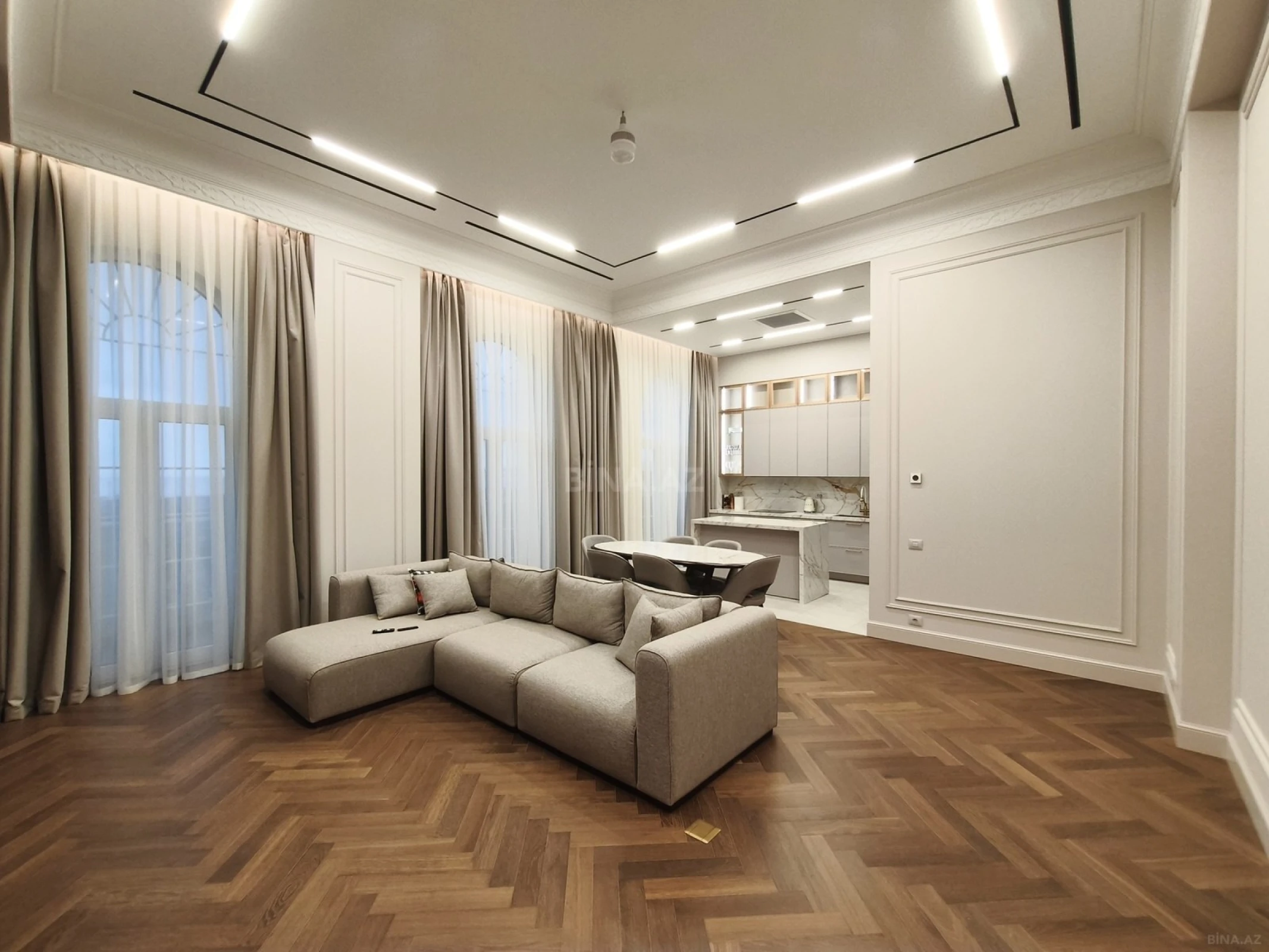 Satılır 4 otaqlı mənzil 150 m²