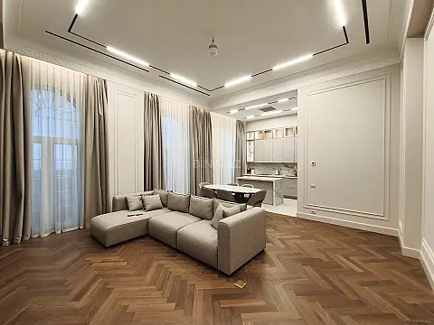Satılır 4 otaqlı mənzil 150 m²