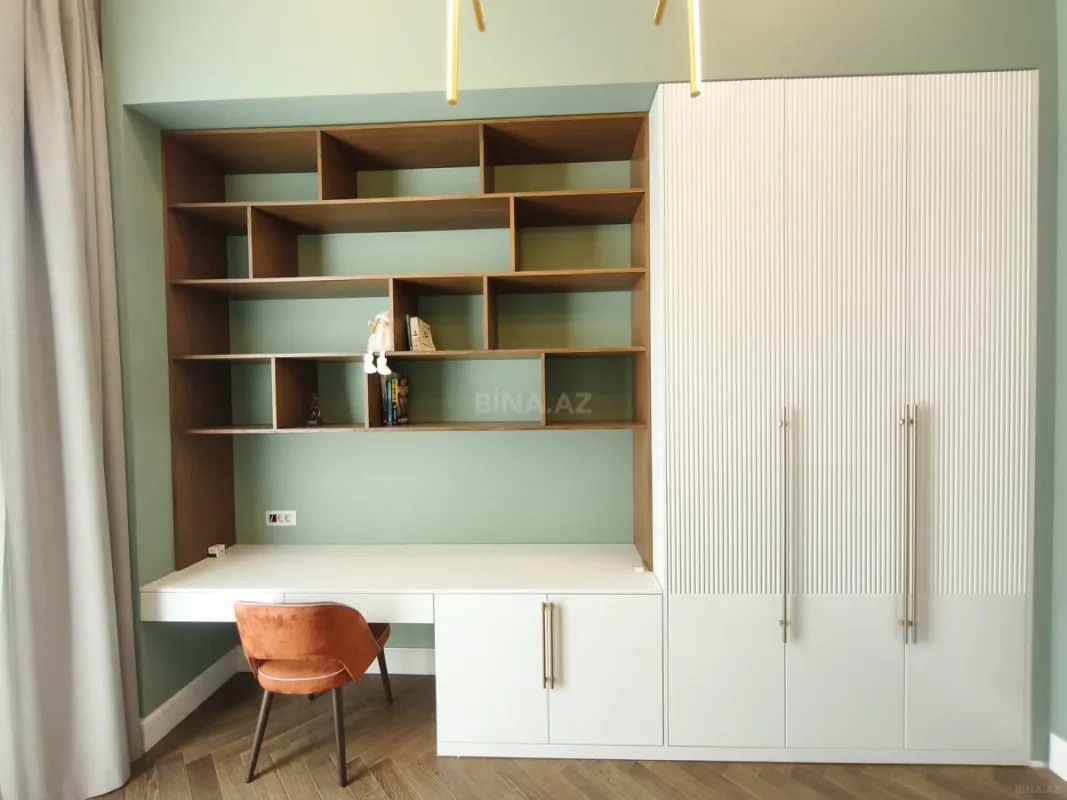 Satılır 4 otaqlı mənzil 150 m²