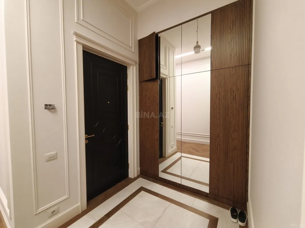Satılır 4 otaqlı mənzil 150 m²