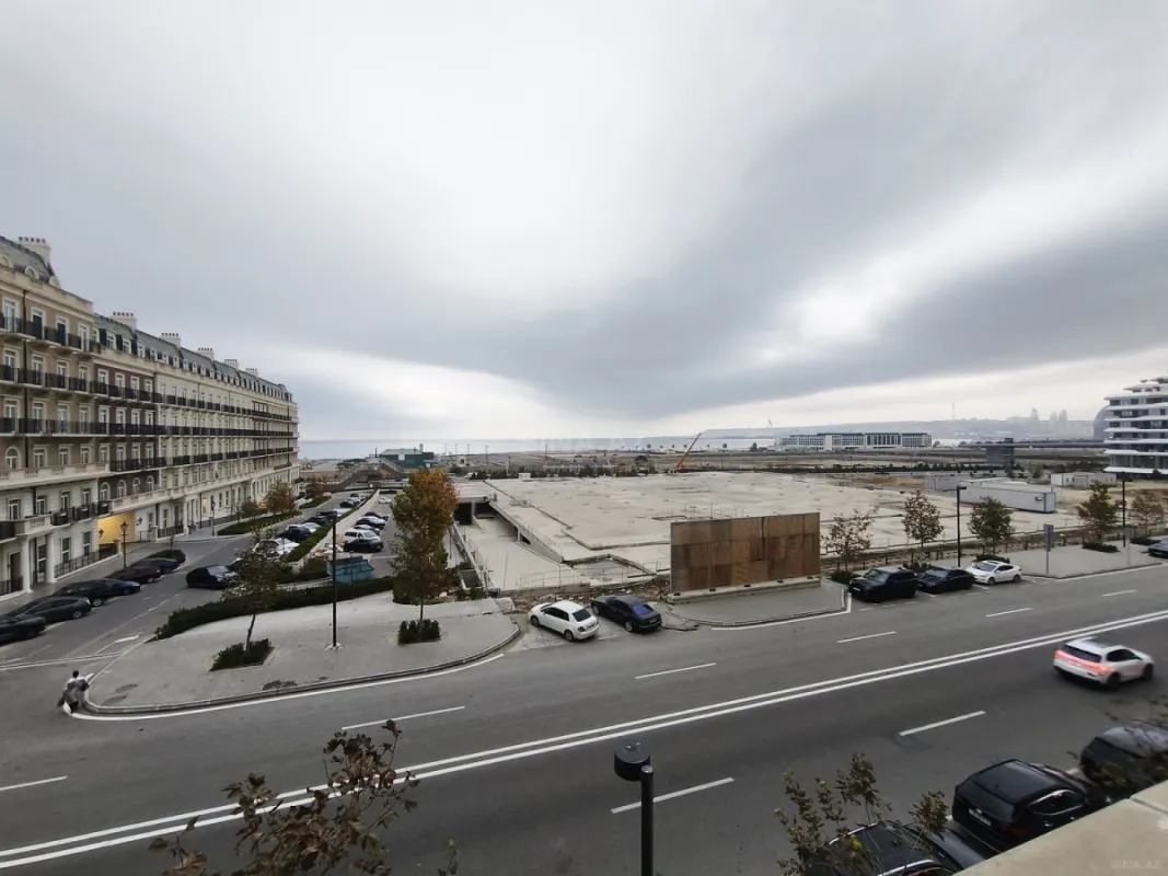 Satılır 4 otaqlı mənzil 150 m²