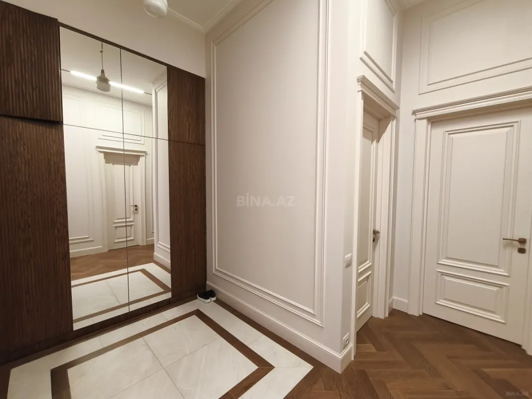 Satılır 4 otaqlı mənzil 150 m²