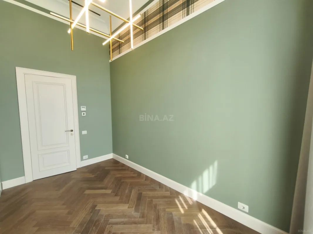 Satılır 4 otaqlı mənzil 150 m²