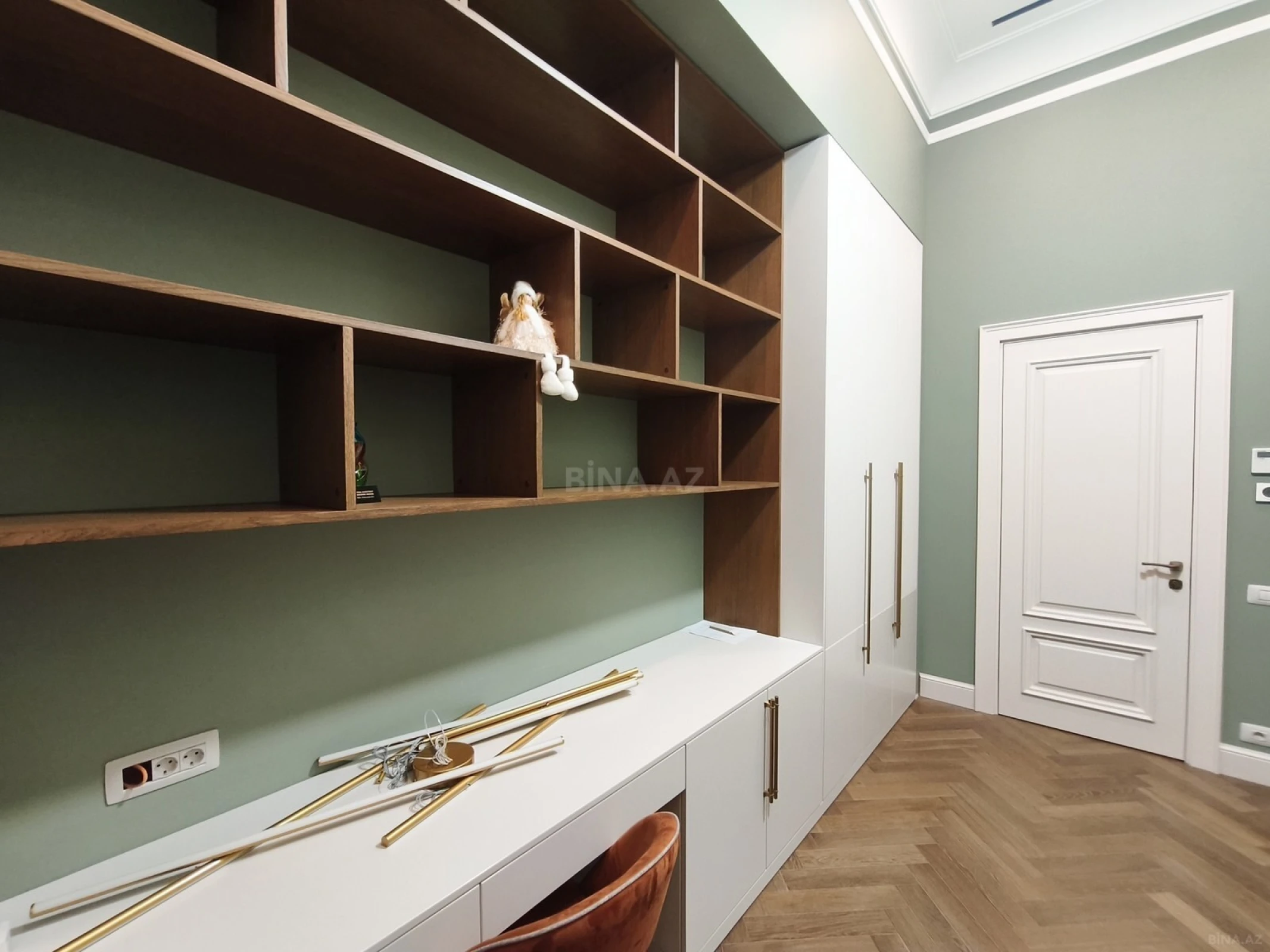 Satılır 4 otaqlı mənzil 150 m²