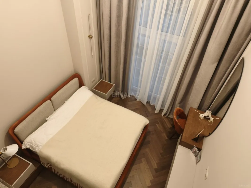 Satılır 4 otaqlı mənzil 150 m²