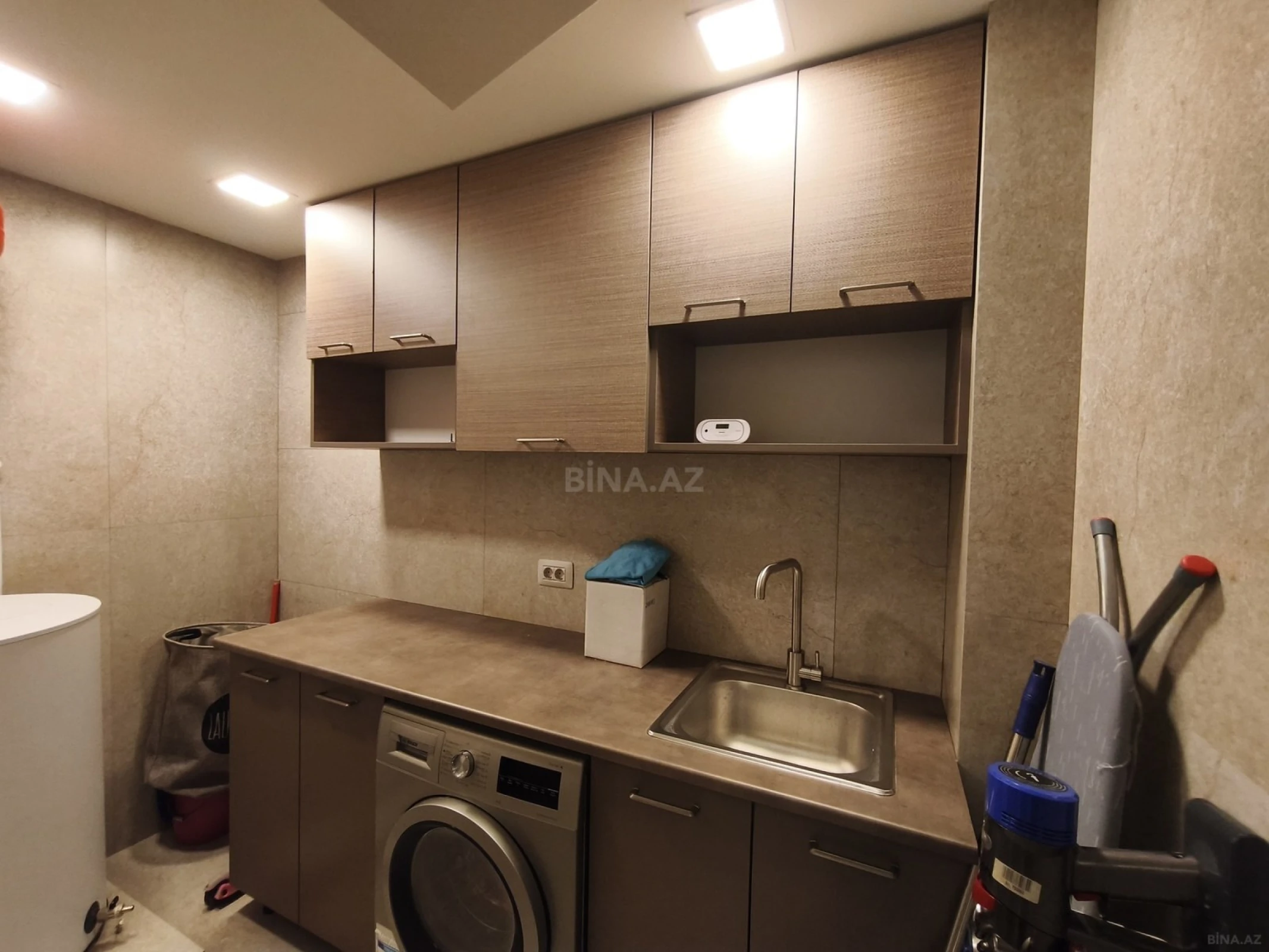 Satılır 4 otaqlı mənzil 150 m²