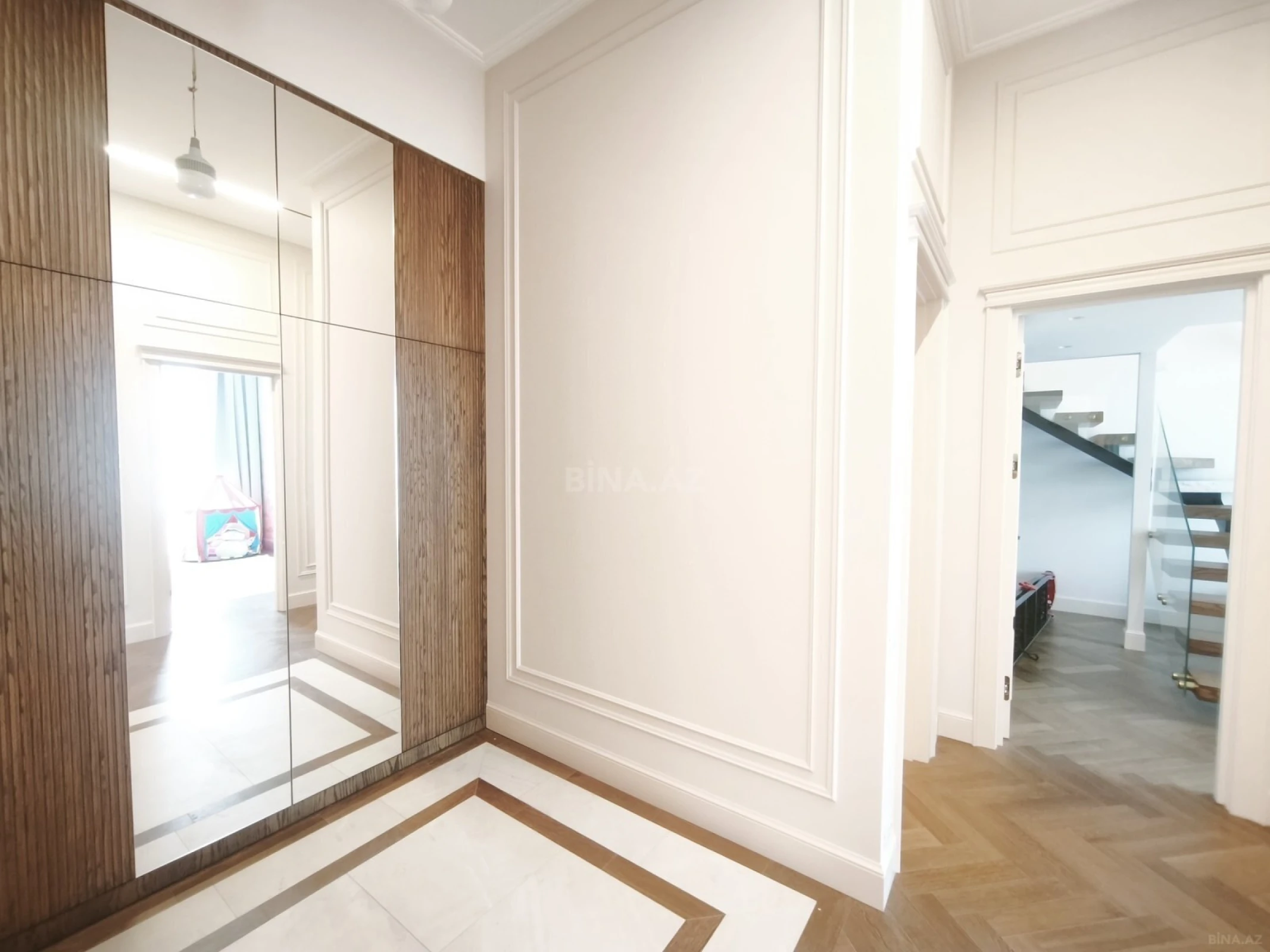 Satılır 4 otaqlı mənzil 150 m²