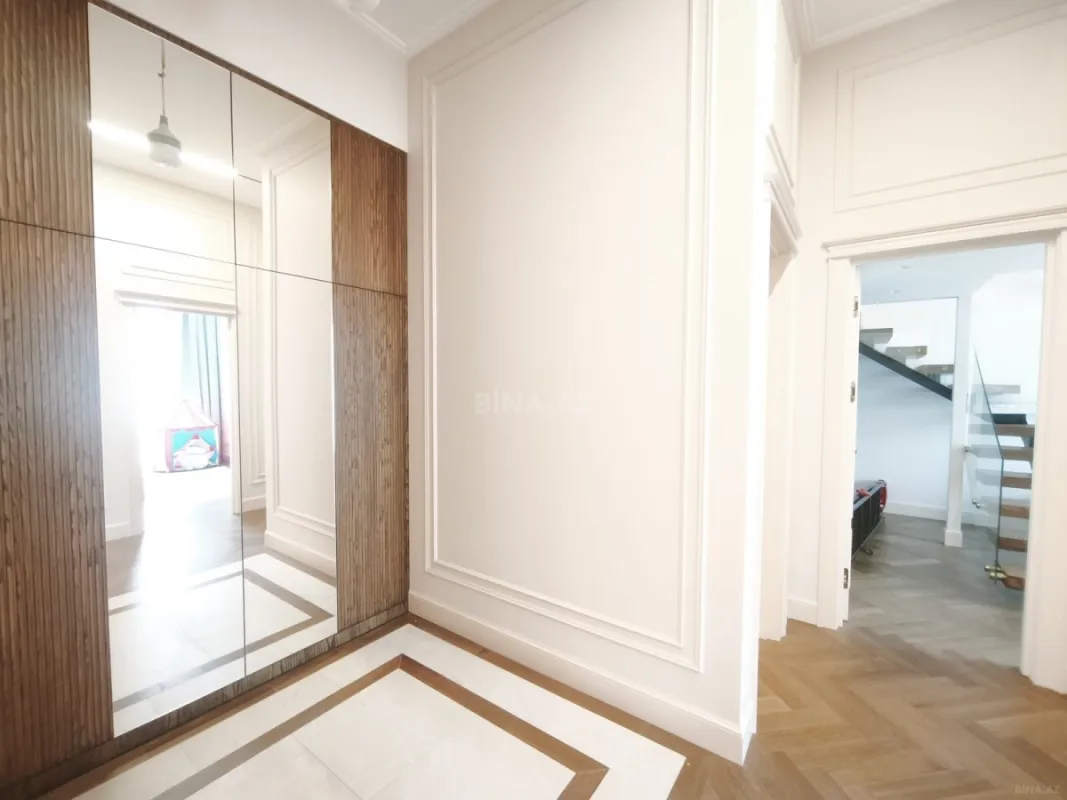 Satılır 4 otaqlı mənzil 150 m²