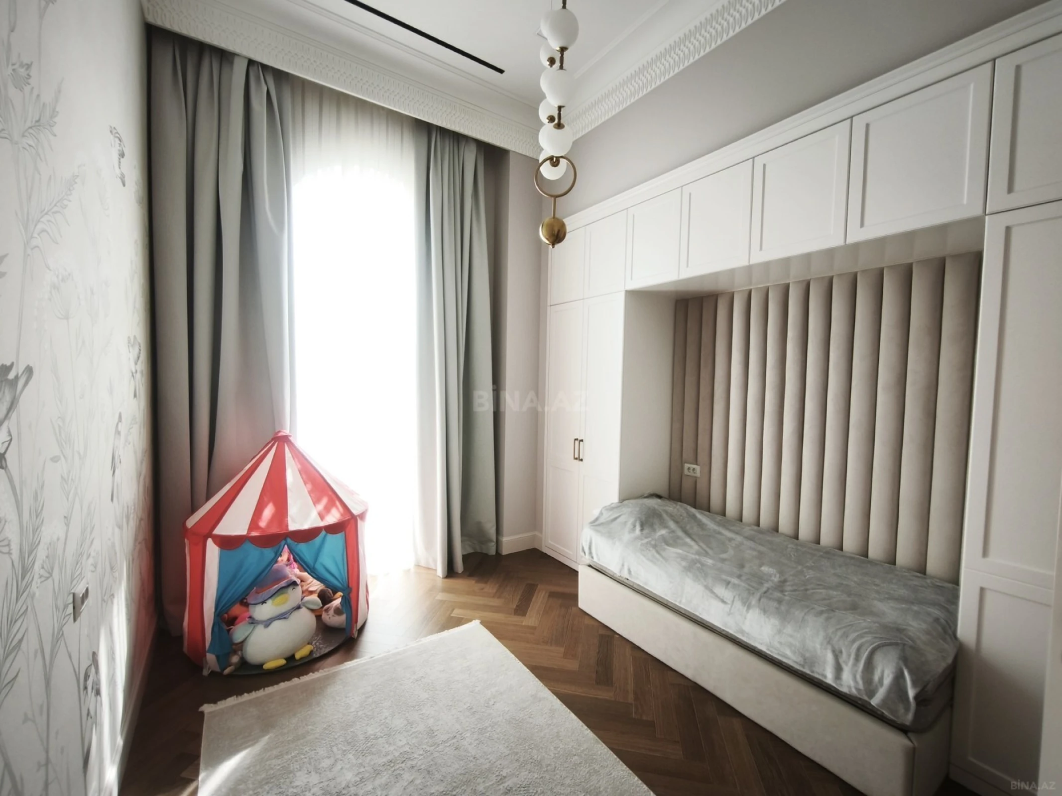 Satılır 4 otaqlı mənzil 150 m²