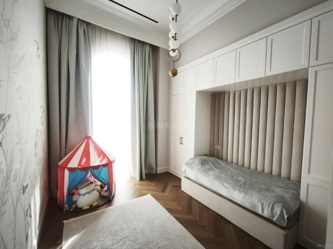 Satılır 4 otaqlı mənzil 150 m²