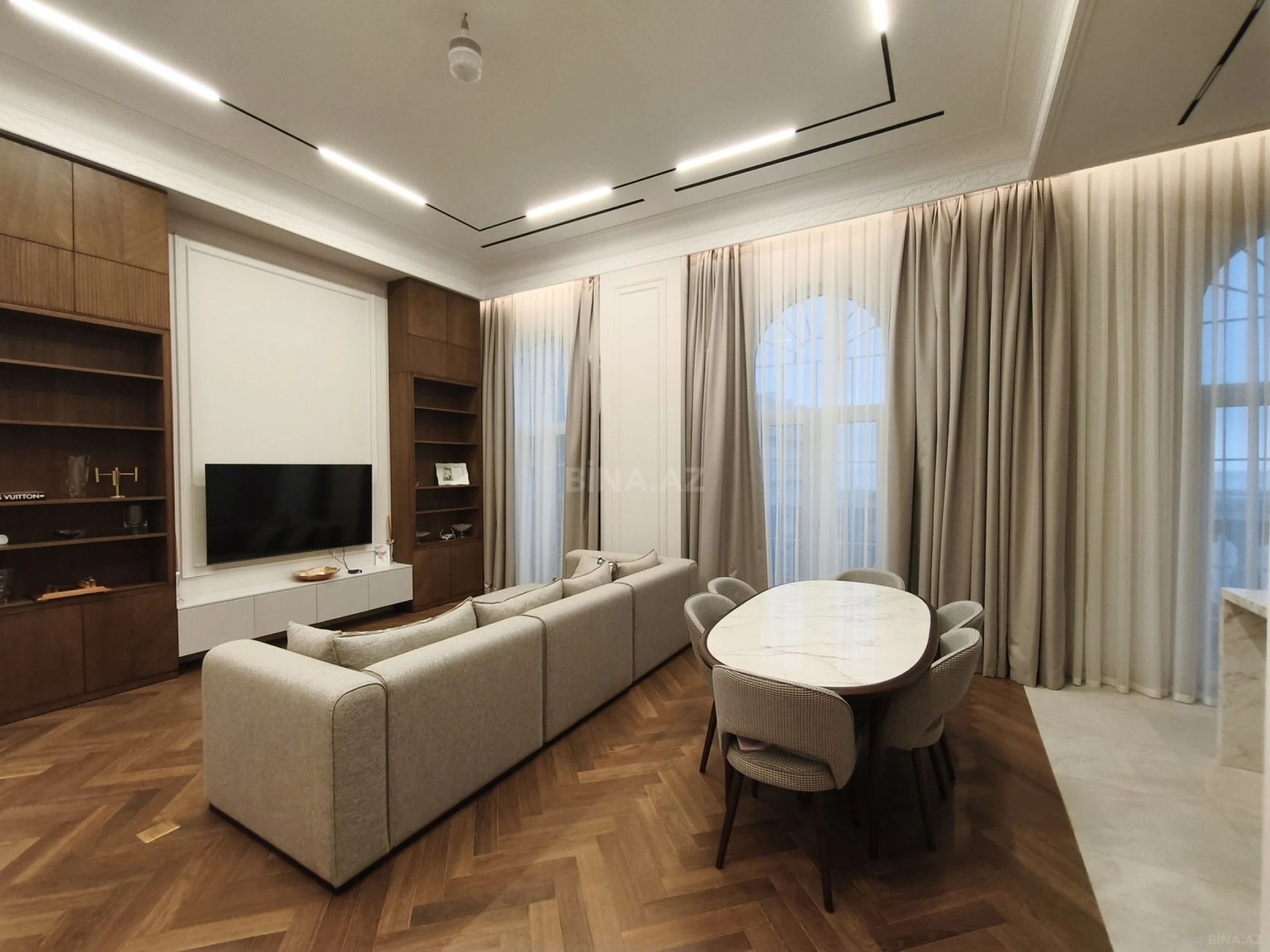Satılır 4 otaqlı mənzil 150 m²