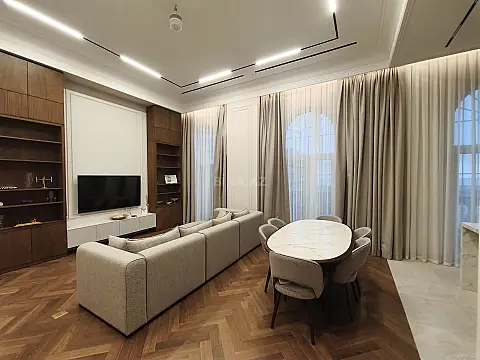 Satılır 4 otaqlı mənzil 150 m²