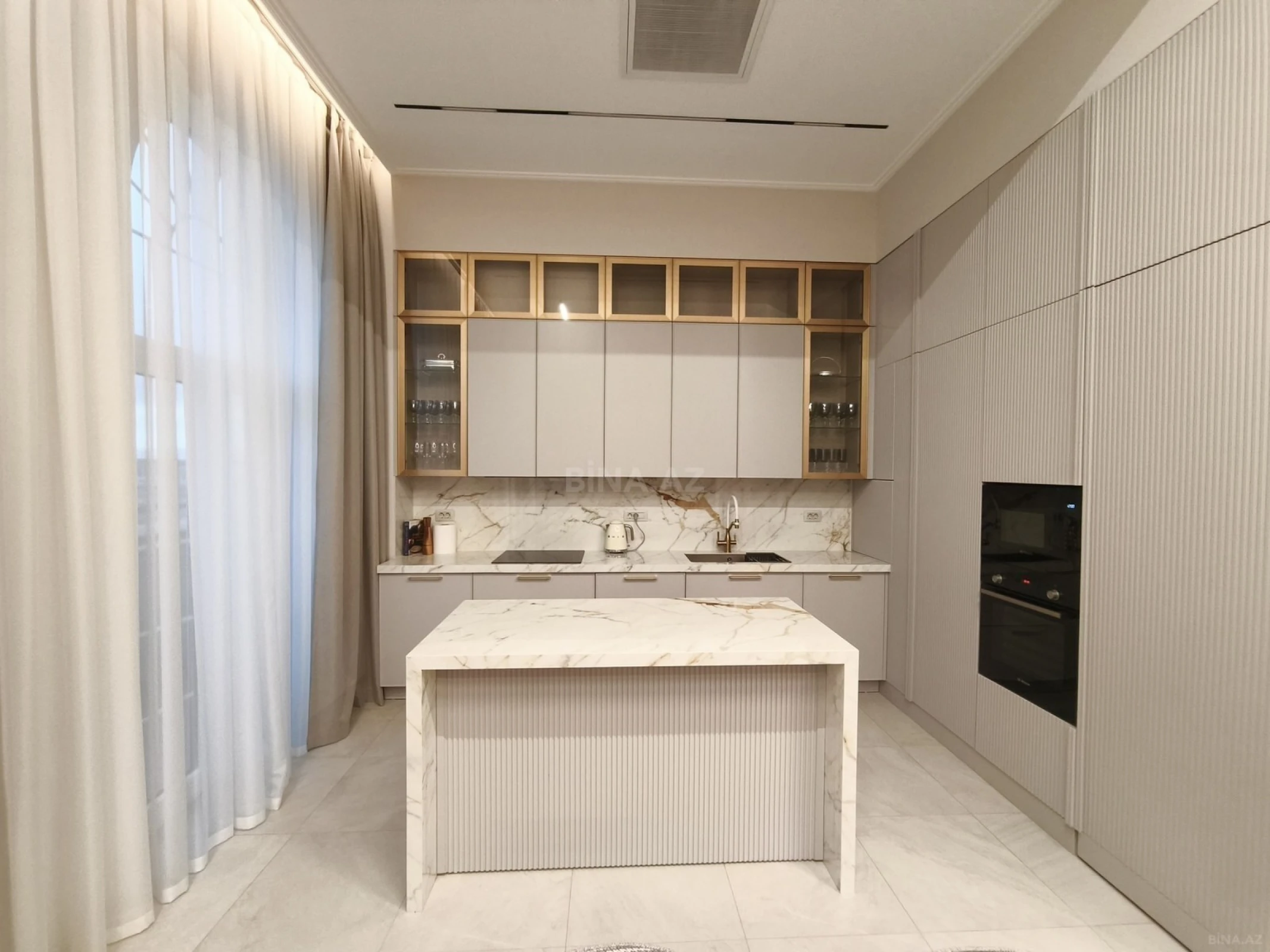 Satılır 4 otaqlı mənzil 150 m²