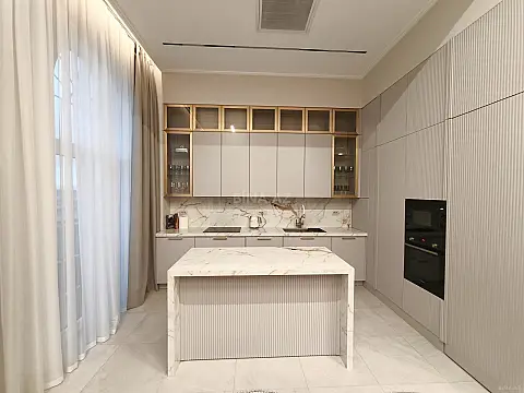 Satılır 4 otaqlı mənzil 150 m²