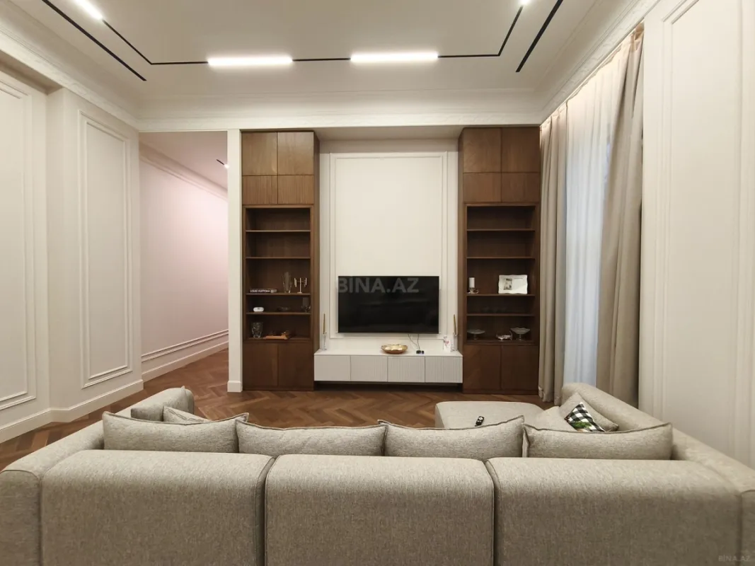 Satılır 4 otaqlı mənzil 150 m²