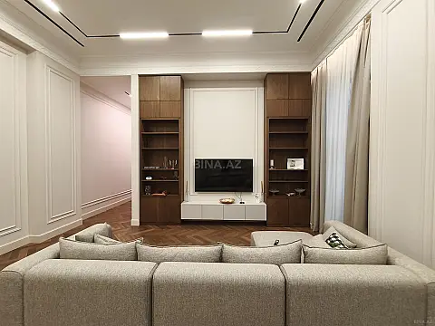 Satılır 4 otaqlı mənzil 150 m²