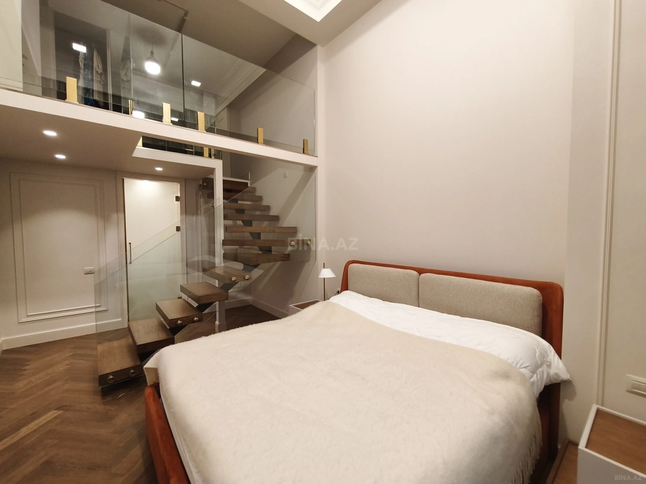 Satılır 4 otaqlı mənzil 150 m²