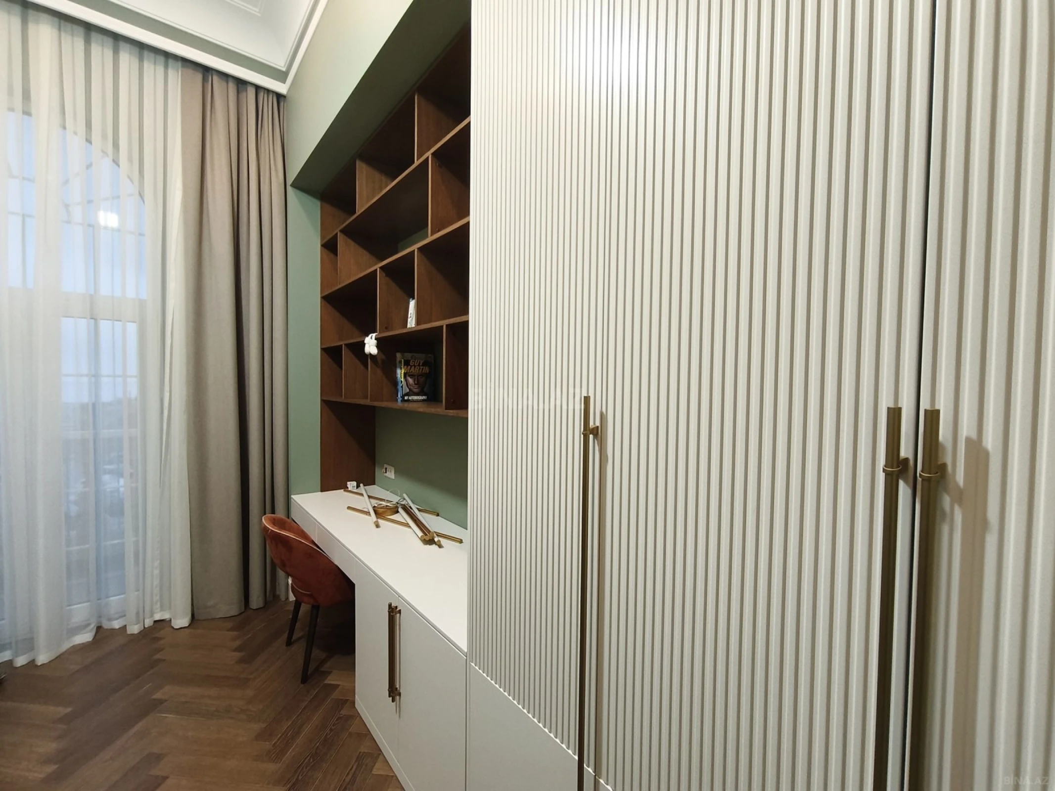 Satılır 4 otaqlı mənzil 150 m²