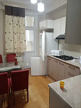 Kirayə verilir 3 otaqlı mənzil 105 m²