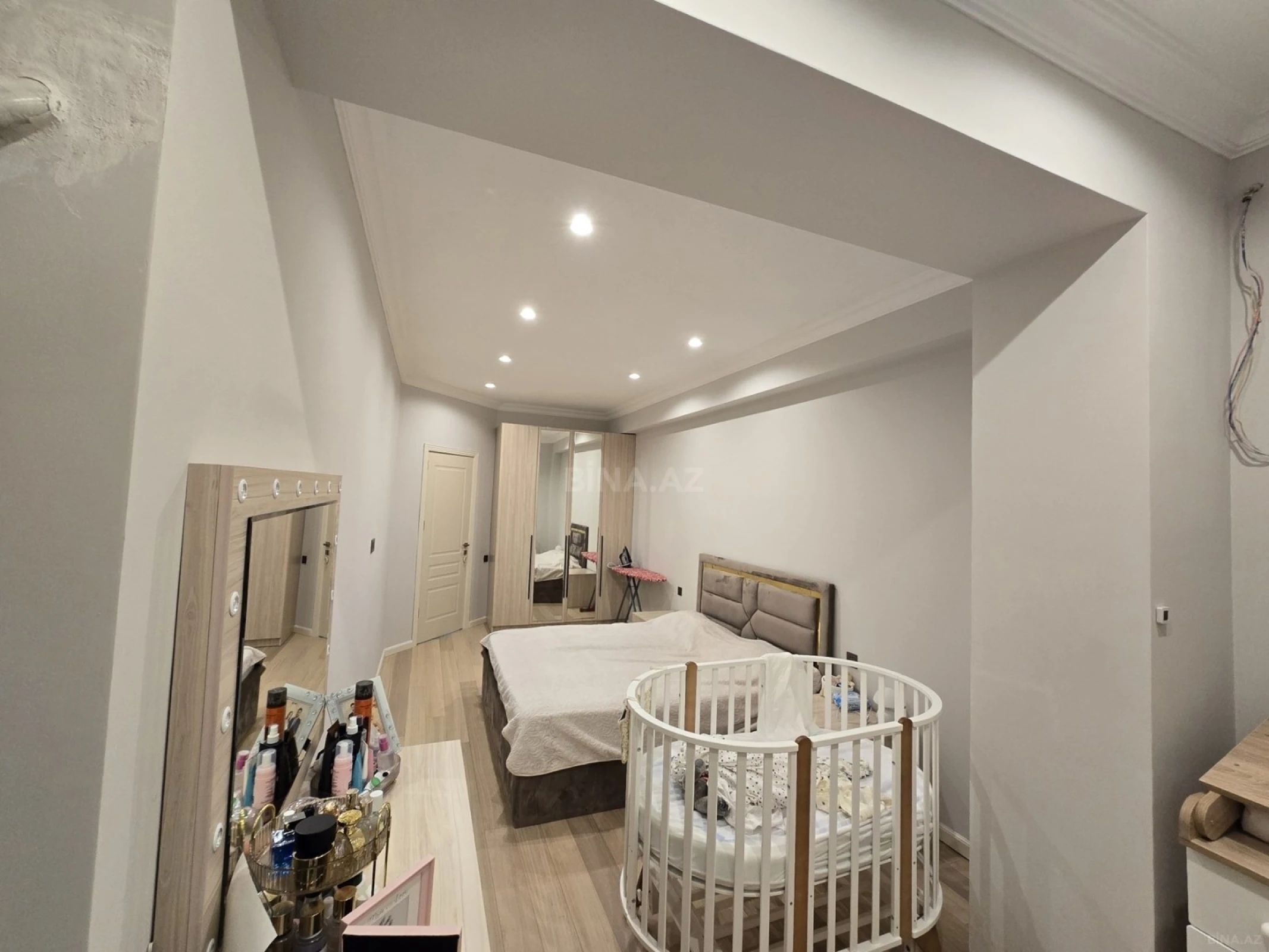 Satılır 2 otaqlı mənzil 68 m²
