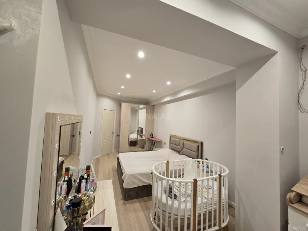 Satılır 2 otaqlı mənzil 68 m²