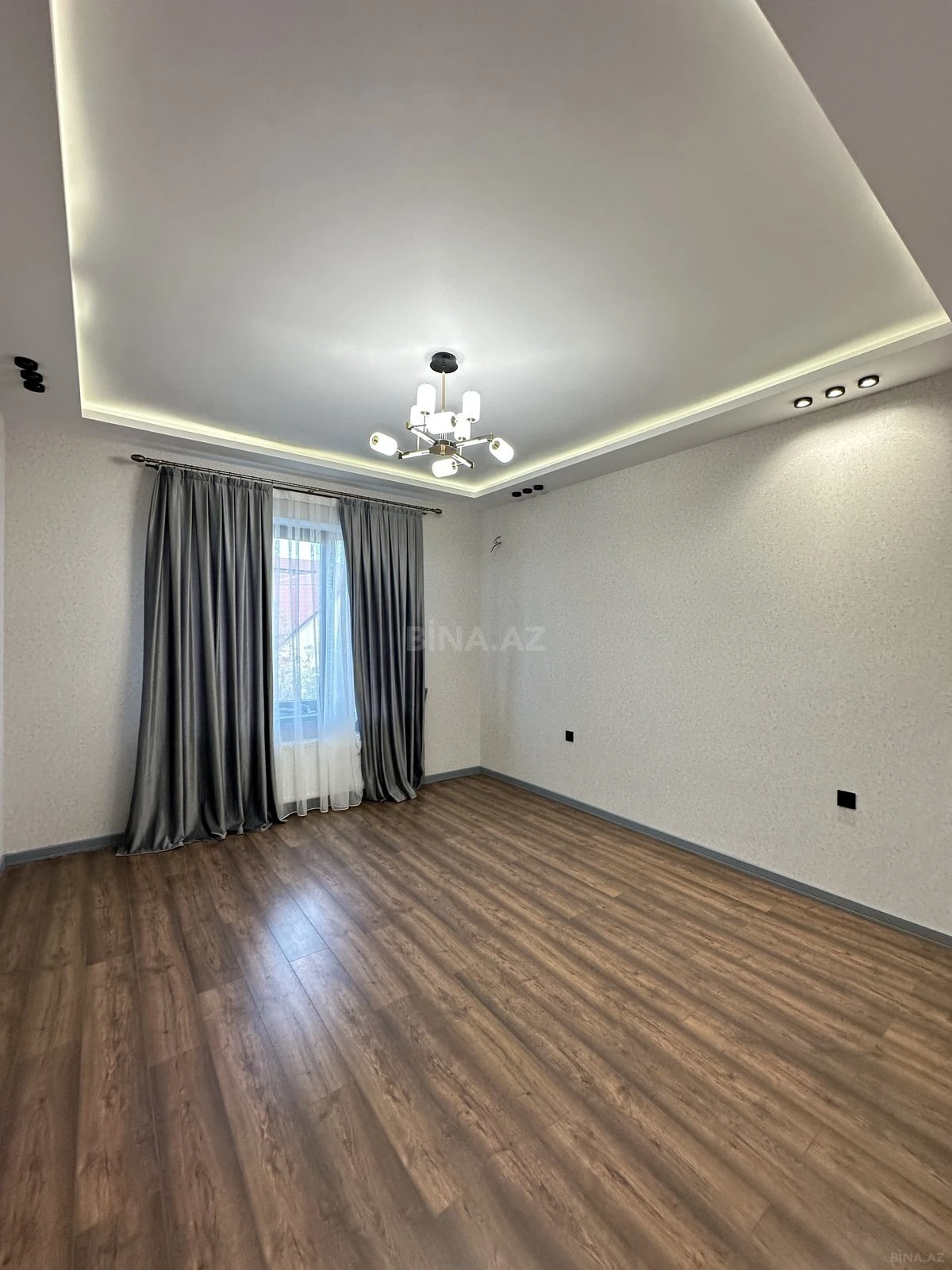 Satılır 5 otaqlı həyət evi 200 m²
